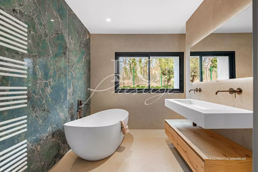 � vendre  Villa Tourrettes (83440)