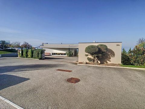   �VIAN-LES-BAINS - Villa d'architecte en bordure du Golf Resort. Villa - 5 pi�ce(s) - 302 m�