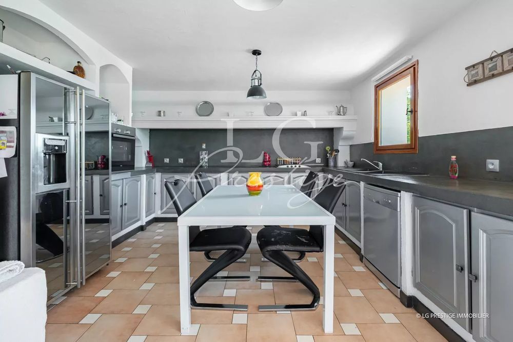 � vendre  Maison Saint-Paul-en-For�t (83440)