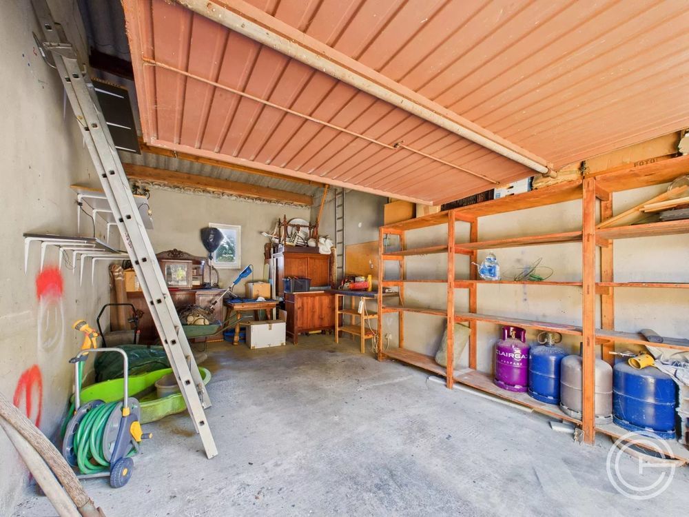 � vendre  Maison Saint-Laurent-du-Var (06700)