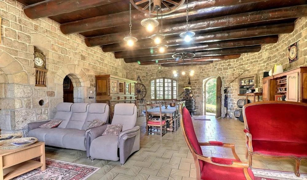 � vendre  Propri�t�/ch�teau Saint-Apollinaire-de-Rias (07240)