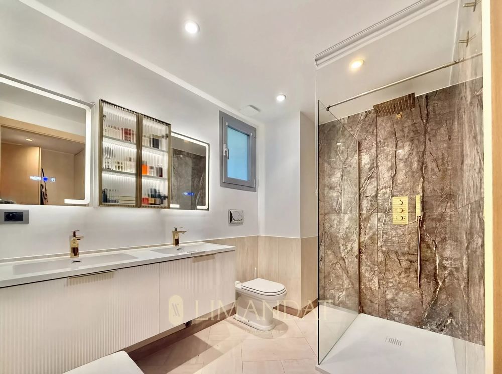 � vendre  Appartement Roquebrune-Cap-Martin (06190)