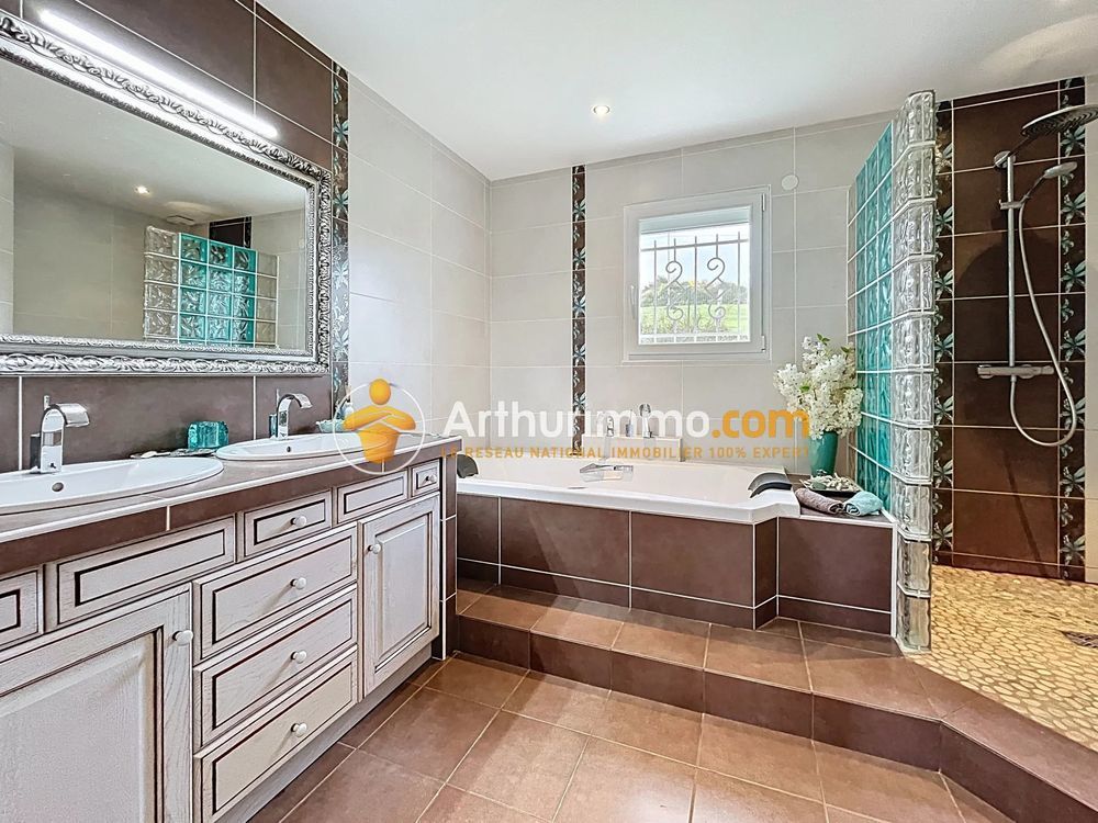 � vendre  Villa Bourgoin-Jallieu (38300)