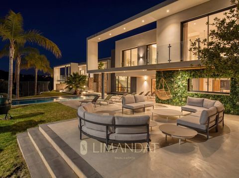   Proche Valbonne - Villa 6 Chambres - Piscine � Tennis � Hammam � Maison - 15 + pi�ce(s) - 650 m�