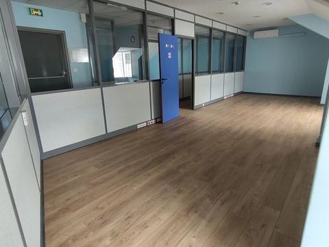 Local commercial ou professionnel - 150 m&sup2; 2650 97400 Saint-denis