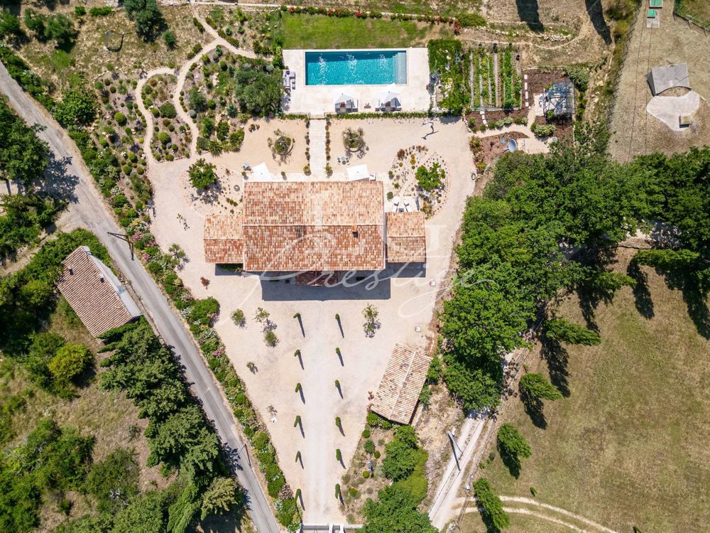 � vendre  Villa Tourrettes (83440)