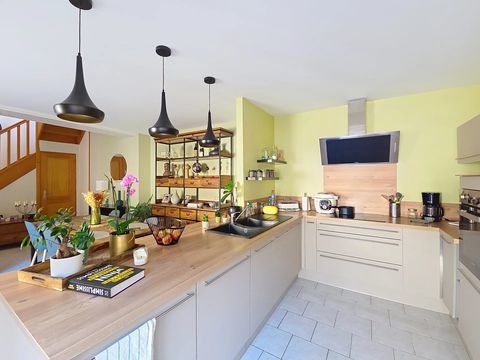   MAISON DE VILLE - CR�CY SUR SERRE Maison - 7 pi�ce(s) - 160 m�