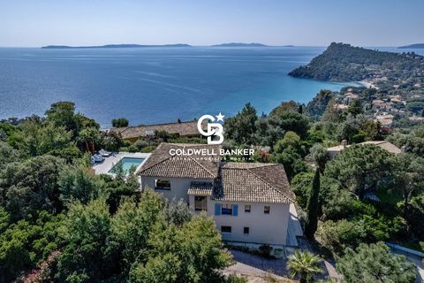   Villa d'Exception avec Vue Mer Panoramique et Fort Potentiel Loc Maison - 7 pi�ce(s) - 187 m�