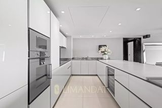  Appartement � vendre 4 pi�ces 275 m�