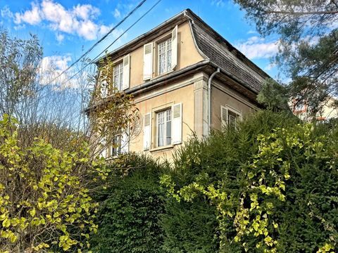   NIEDERBRONN-LES-BAINS � Maison de caract�re des ann�es 30 � r�in Maison - 6 pi�ce(s) - 179 m�