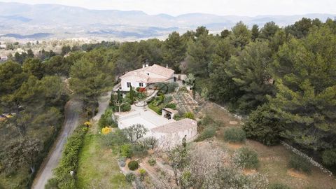   Villa de 225 m� avec piscine � Grambois sur 3200 m�. Maison - 7 pi�ce(s) - 225 m�