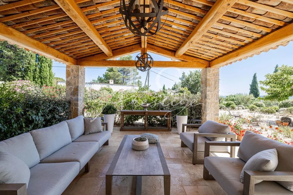 � vendre  Villa Tourrettes (83440)