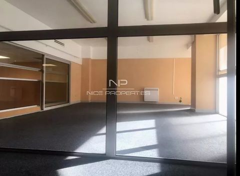 Nice, entrep&ocirc;t de 180 m2 avec stationnements 500000 06000 Nice
