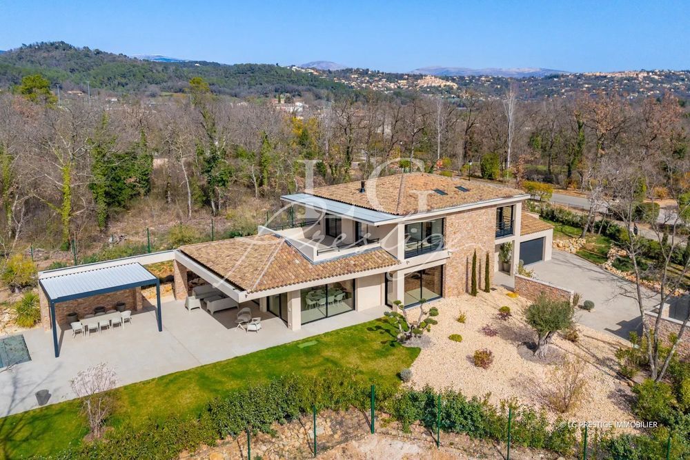 � vendre  Villa Tourrettes (83440)