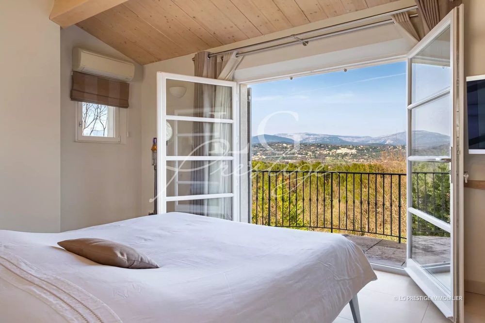 � vendre  Villa Tourrettes (83440)