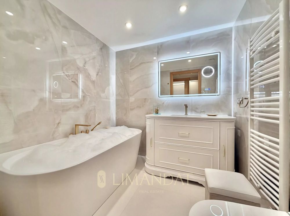 � vendre  Appartement Roquebrune-Cap-Martin (06190)