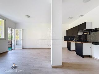  Immeuble � vendre 740 m�