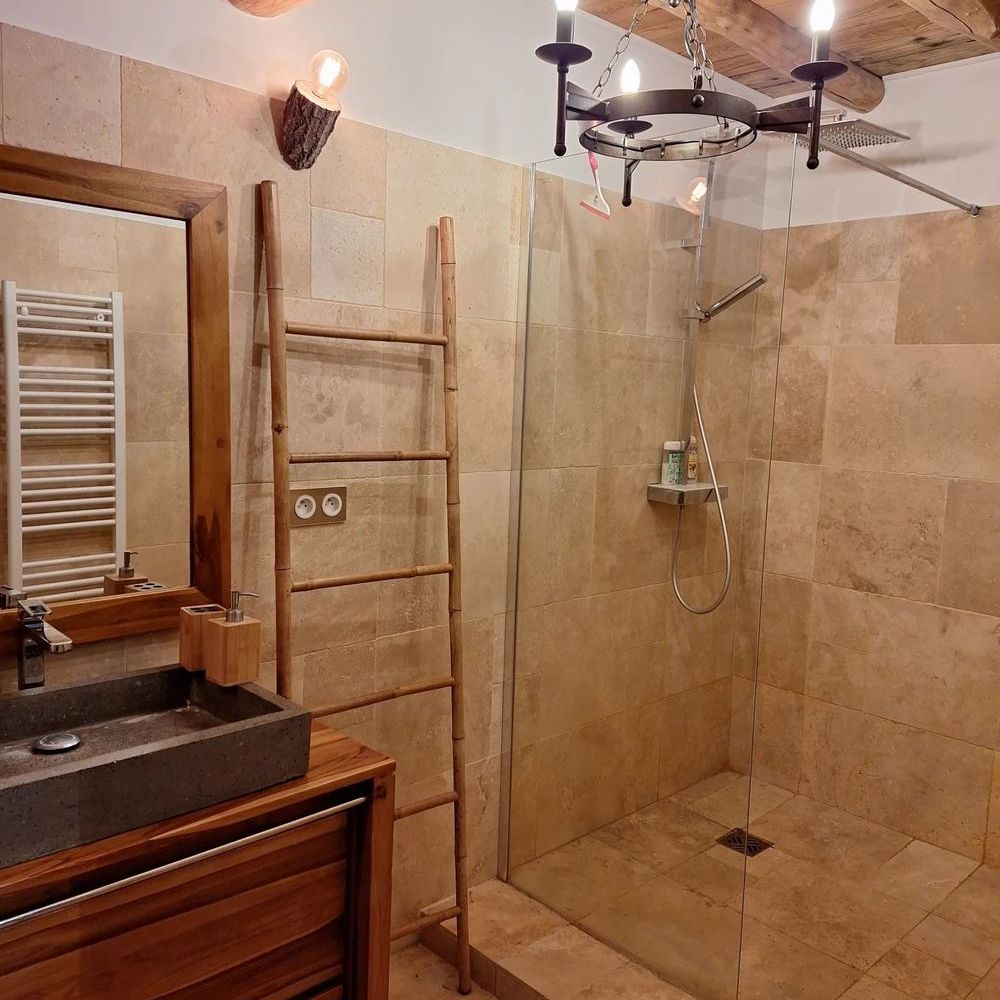 � vendre  Propri�t�/ch�teau Saint-Apollinaire-de-Rias (07240)