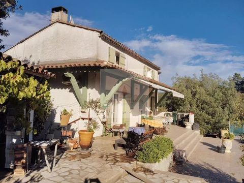   Ensemble d'habitations libre d'occupants Maison - 12 pi�ce(s) - 270 m�