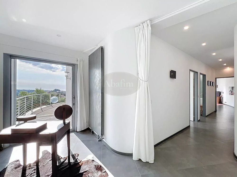 � vendre  Villa Cagnes-sur-Mer (06800)