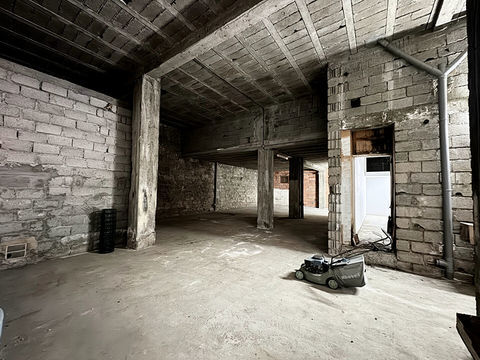 A LOUER Local de 305 m2 1500 20000 Ajaccio