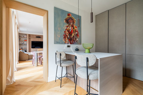   Paris VII�me Face � la Tour Eiffel Appartement - 5 pi�ce(s) - 104 m�