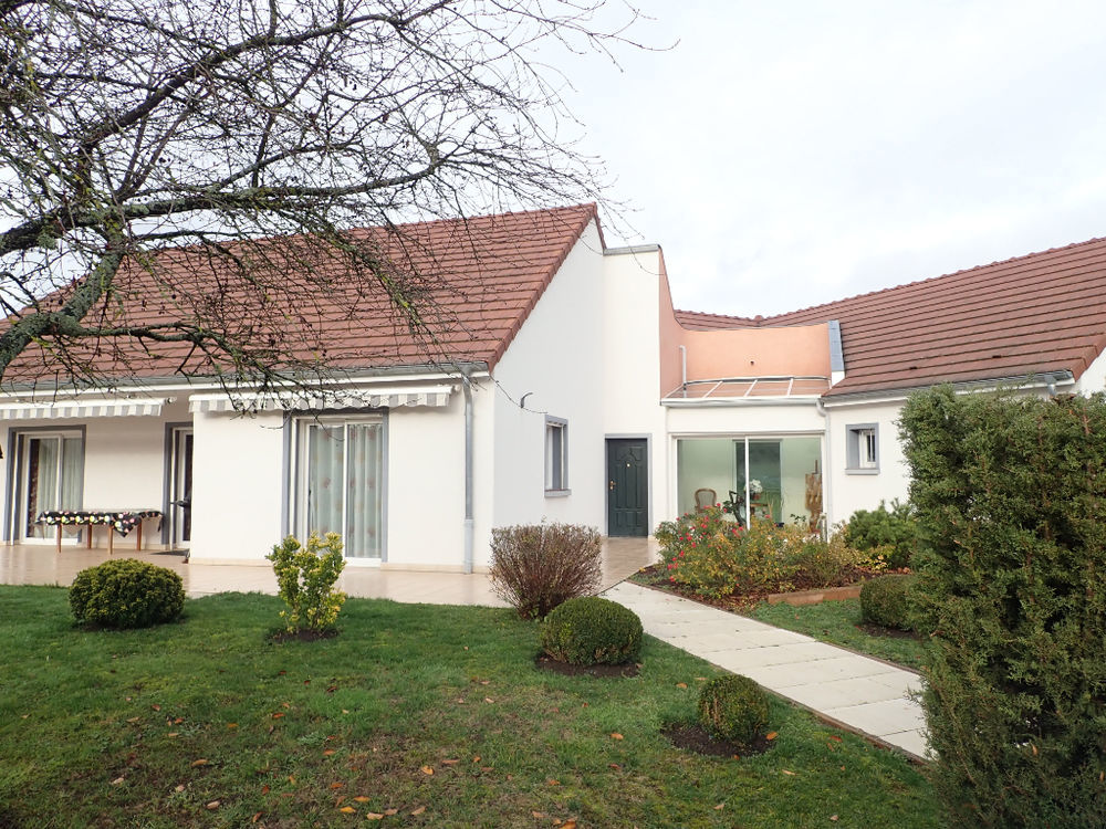 DAILCROIX IMMOBILIER Maison 7 pièce(s) 212 m² Montchanin (71) à