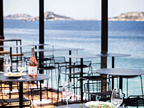 Brasserie Restaurant vue mer exceptionnelle,  1er ligne. 798750 83140 Six fours les plages