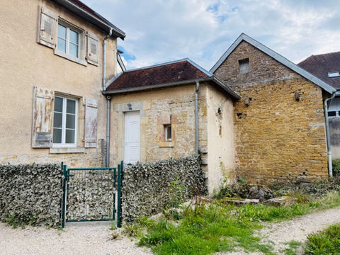   Dans un Ancien Ch�teau appartement 84 m� + Terrasse / Cave vo�t�e/Parking Appartement - 4 pi�ce(s) - 84 m�