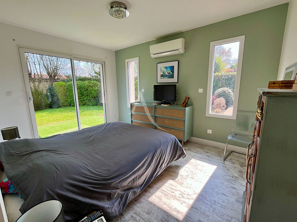 � vendre  Maison Saint-Jean-d'Illac (33127)