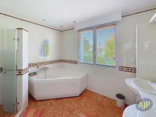  Maison � vendre 6 pi�ces 205 m�