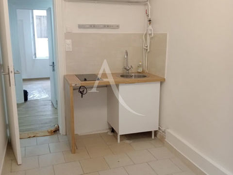 LOCAUX PROFESSIONNELS 34.40M&sup2; A LOUER PARIS 10 1200 75010 Paris