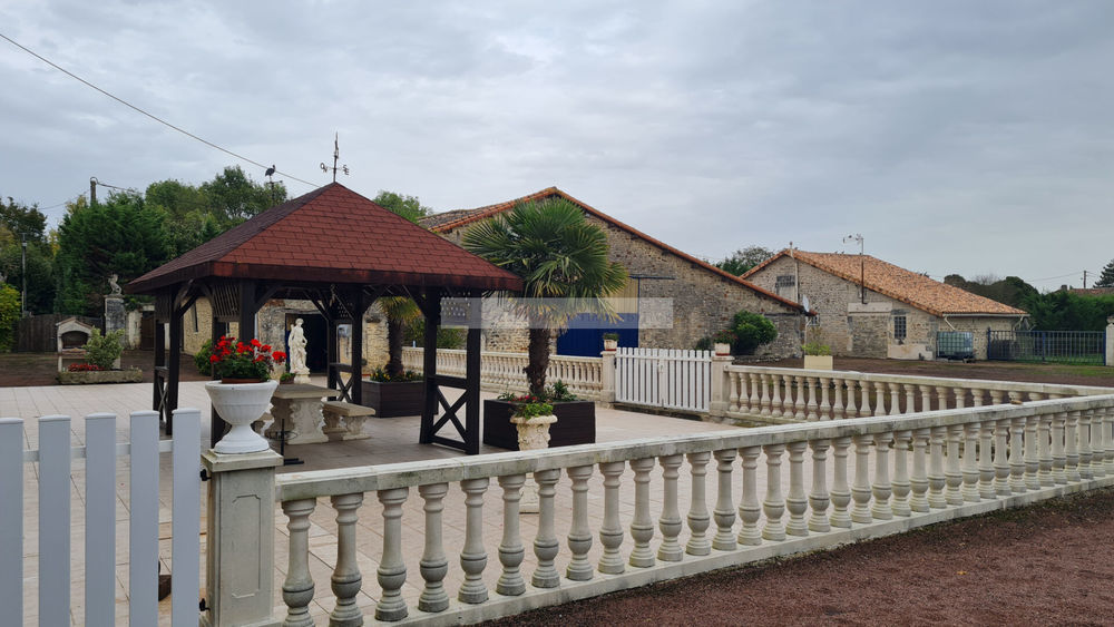 � vendre  Maison Souvign� (16240)