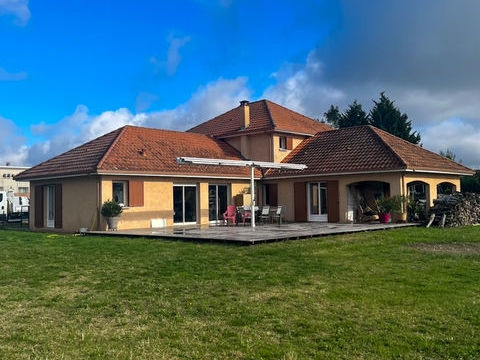   Propri�t� avec d�pendances Maison - 9 pi�ce(s) - 179 m�