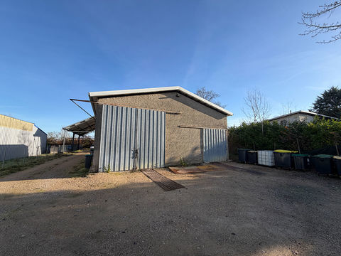 CAUSSADE - B&acirc;timent industriel ou professionnel - 160 m&sup2; 128000 82300 Caussade