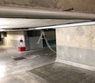  Parking / Garage � louer 