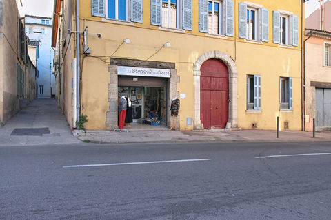 &Agrave; LOUER EN EXCLUSIVIT&Eacute; &agrave; DRAGUIGNAN - Local commercial 220 m&sup2; 1440 83300 Draguignan