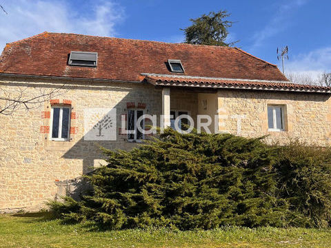   Les Pechs du vers propri�t� de deux maisons en pierre sur 13 hectares Maison - 8 pi�ce(s) - 223 m�