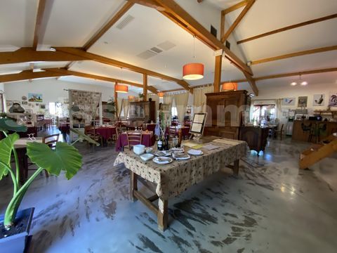 ENSEMBLE IMMOBILIER PROFESSIONNEL DONT RESTAURANT TYPIQUE DE LA BRESSE ET SON LOGEMENT DE FONCTION. MURS ET FONDS DE COMMERCE  A 900000 01250 Montagnat