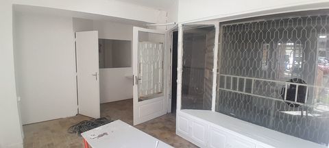 &Agrave; vendre : Local commercial avec place de parking 53000 97110 Pointe a pitre