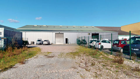 Entrep&ocirc;t / local d'activit&eacute;s Fr&eacute;jus 250 m2 + terrain 36000 83600 Frejus