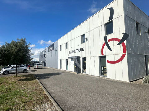 Local industriel de 715m&sup2; L'Isle-Jourdain 5500 32600 L isle jourdain