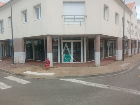 Local Commercial de 140 m&sup2; 1438 85300 Challans