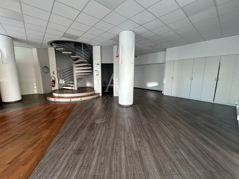Local commercial hyper-centre 577500 44600 Saint nazaire