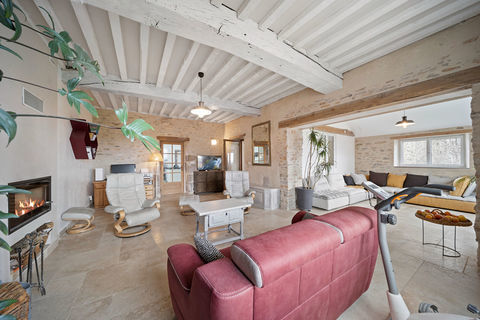   Maison  en pierres � Aluze avec d�pendances sur un terrain clos et arbor� de 1270m2 Maison - 7 pi�ce(s) - 203 m�