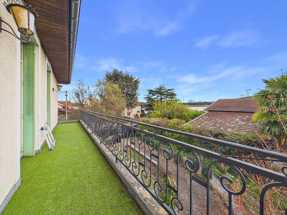 � vendre  Villa Lyon 8