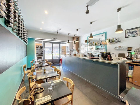 A d&eacute;couvrir Bassin &agrave; flot affaire avec licence IV et Terrasse et extraction aux normes 250000 33000 Bordeaux