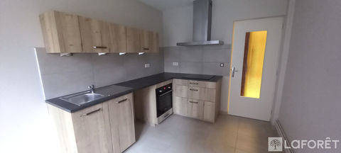   Appartement T3 r�nov� � SAINT-FLOUR Appartement - 3 pi�ce(s) - 63 m�