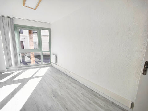 Local professionnel, activit&eacute; de bureau 64.50m&sup2; 1438 77000 Melun