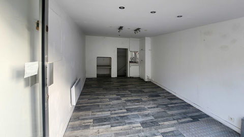 Local Commercial 65000 69126 Brindas